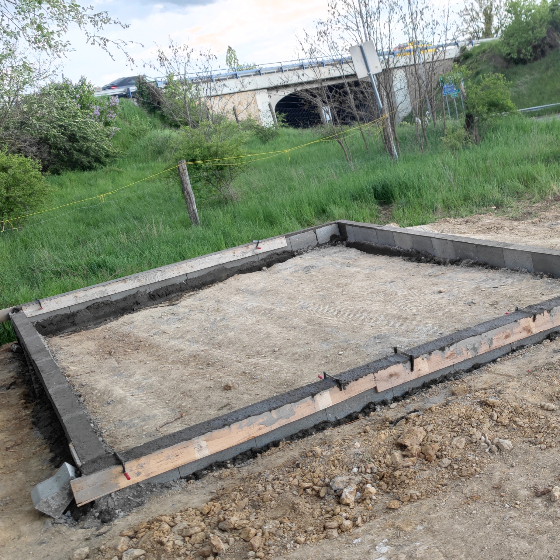 Várakozás, hogy a cement kössön.